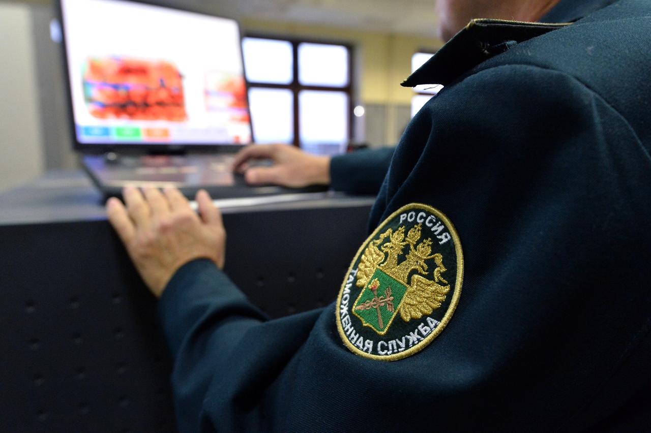 Иностранец попытался тайно вывезти иконы из России по просьбе друга