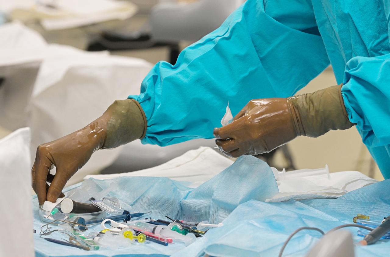 В Подмосковье врачи спасли женщину после неудачной пластики