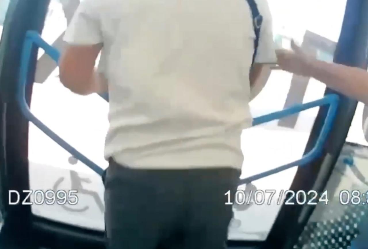 В Москве задержали напавшего на контролера автобуса безбилетника