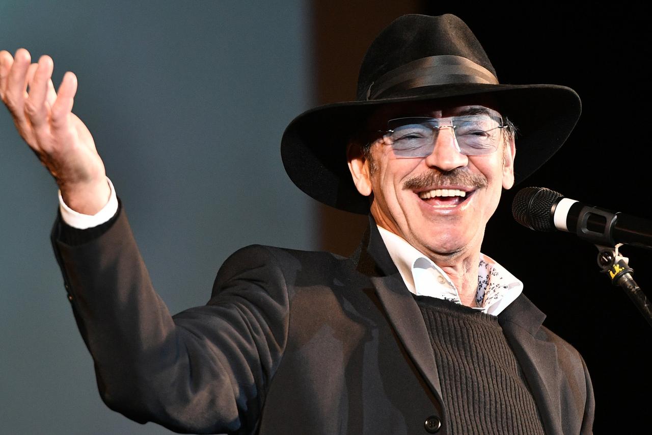 «Я рад быть подопытным кроликом у жены». Михаил Боярский — о любимой супруге, мушкетерах, Ирине Алферовой и Владимире Высоцком