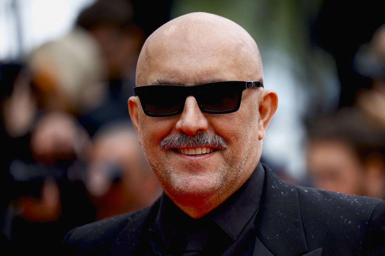 Известного французского режиссера заметили в клубах Москвы и на Красной площади