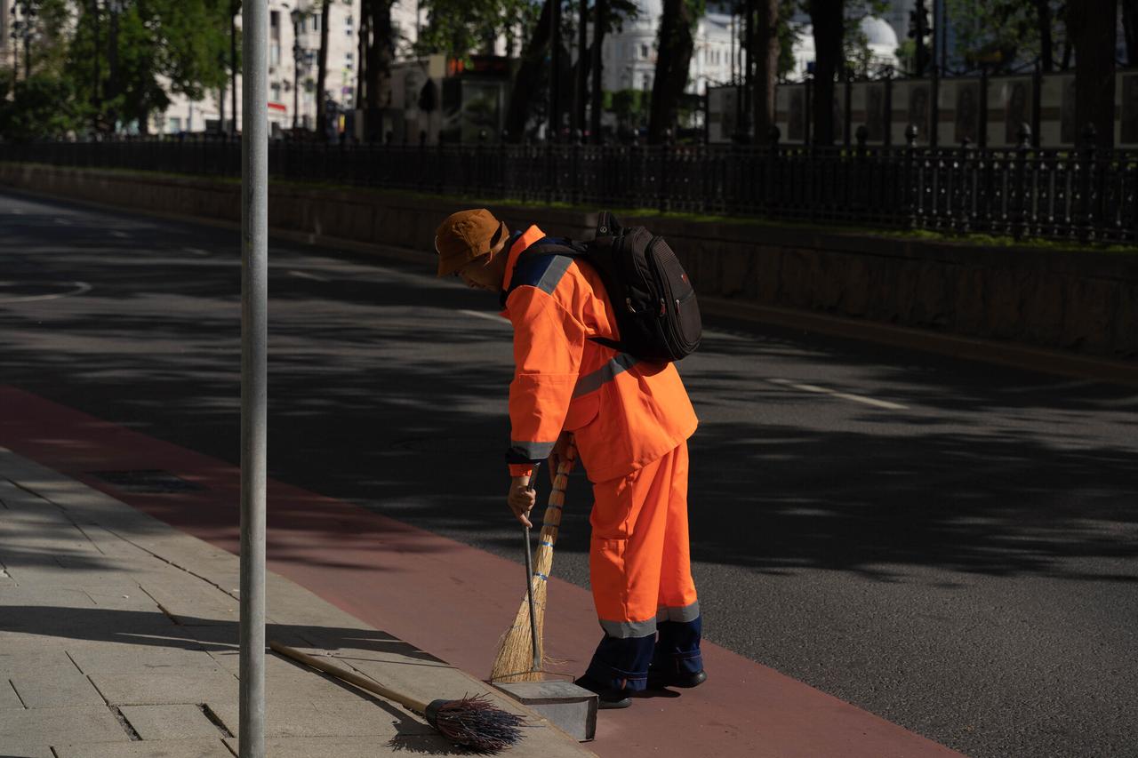 Названы профессии с самыми низкими зарплатами