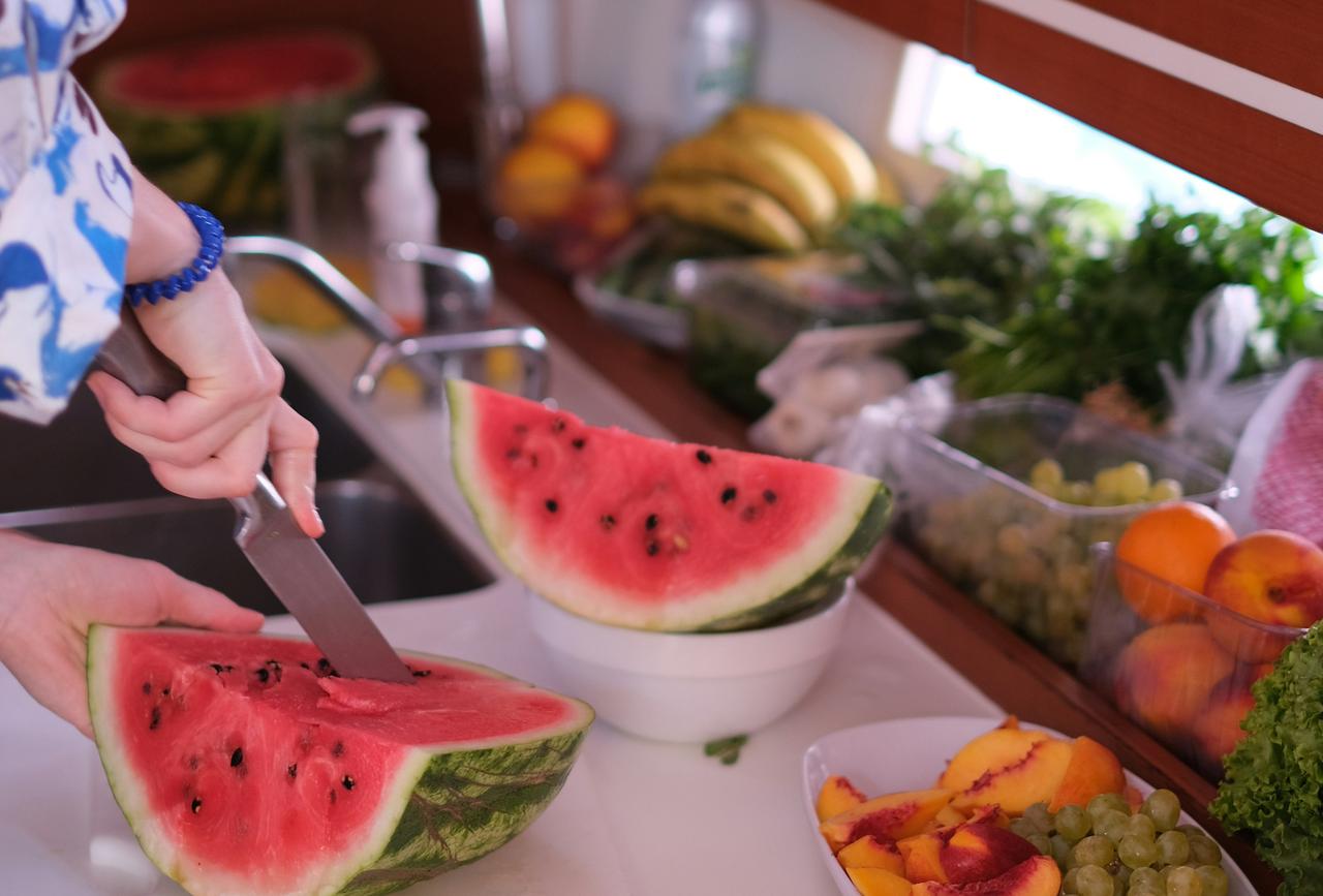 Россиянам рассказали о вреде арбузной монодиеты