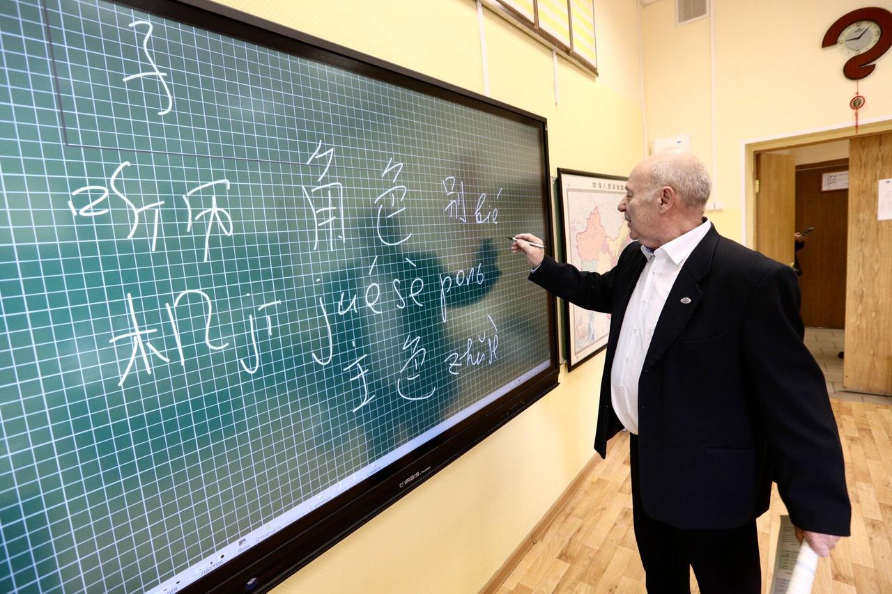 Почти 100 московских школ выбрали китайский вторым языком для изучения