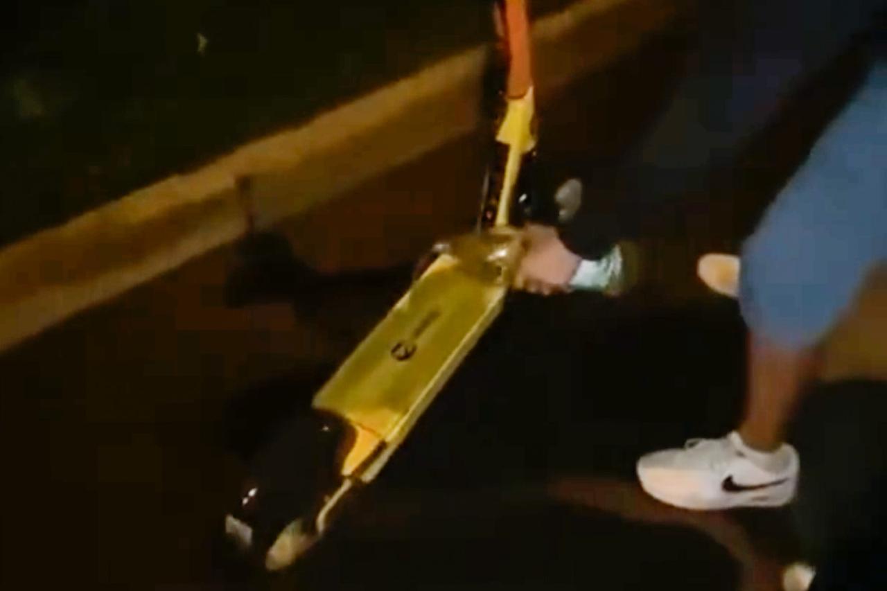 В Москве завелись уничтожители самокатов