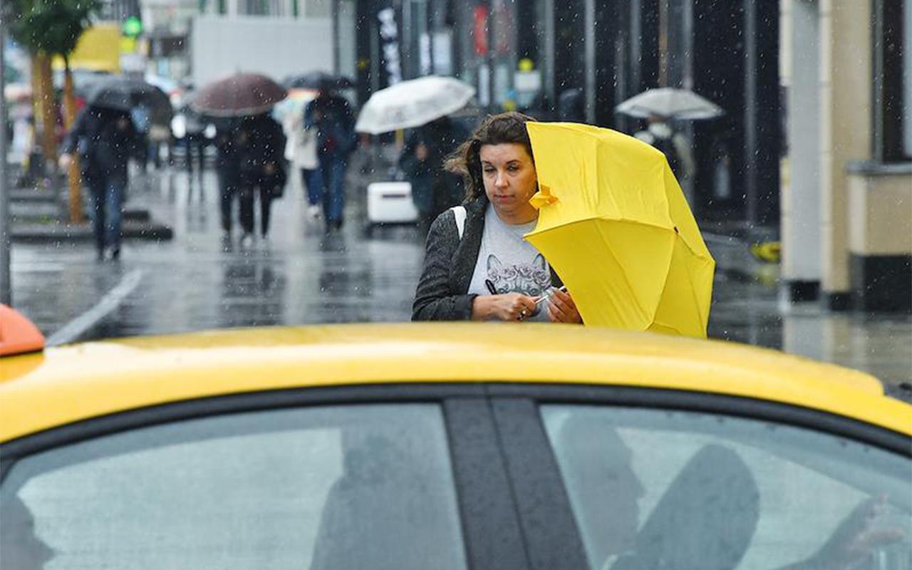 Таксистам захотели запретить повышать цены в плохую погоду и во время ЧС