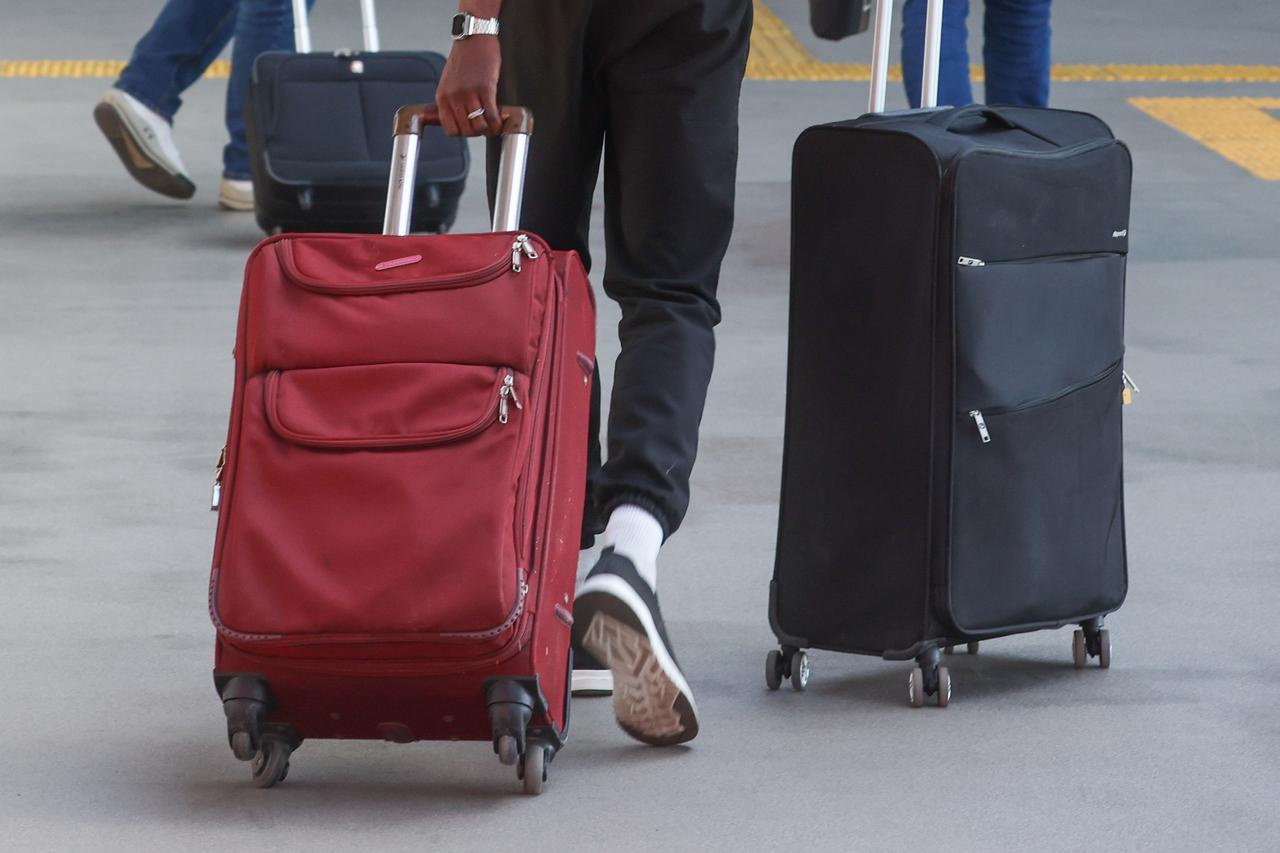 В московских аэропортах нашли забытые бубен, кирку и сушилку для белья