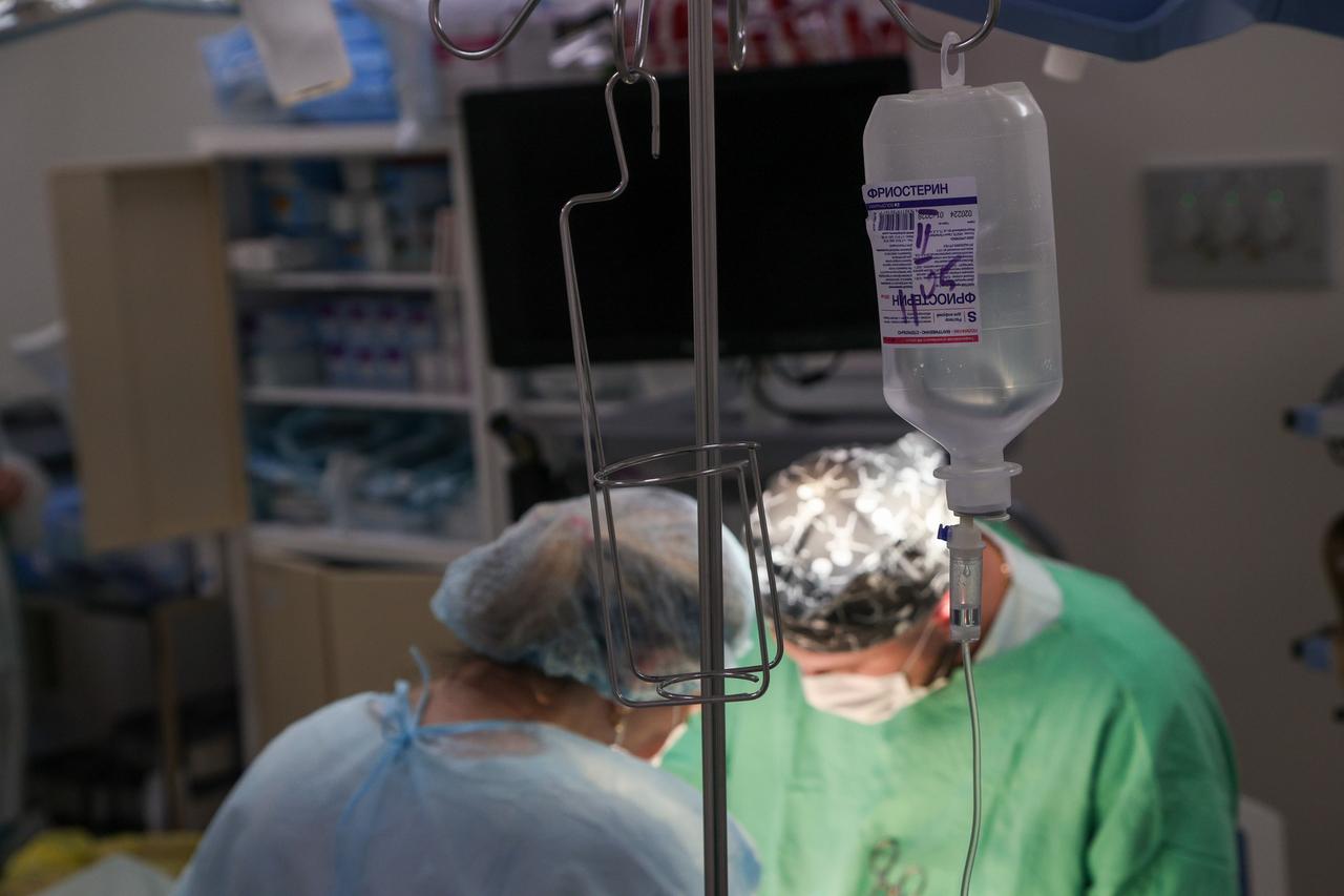 В Подмосковье врачи спасли мужчину с осколком фанеры в шее