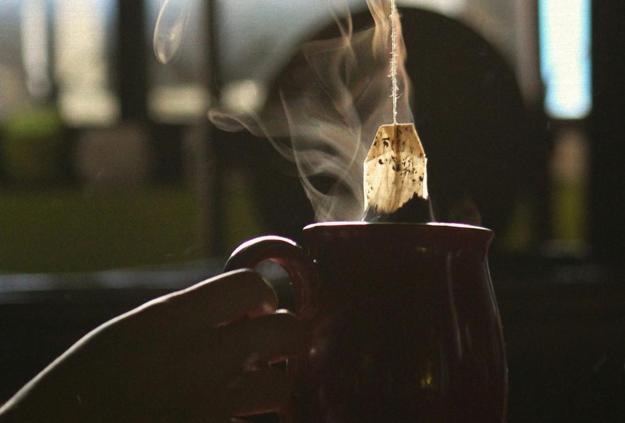 Врач рассказала о связи горячего чая и развития рака