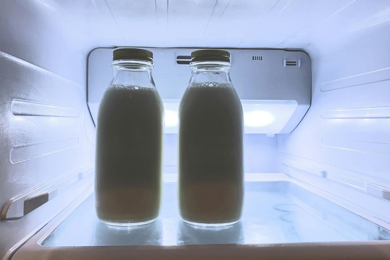 На полках подмосковных магазинов нашли молоко от несуществующего производителя