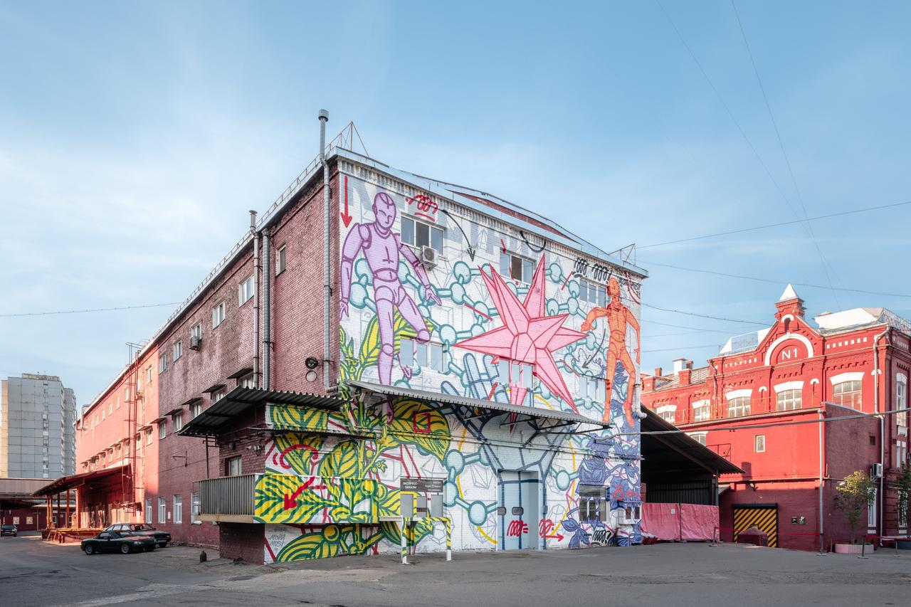 Мурал Миши MOST на «Кристалле»