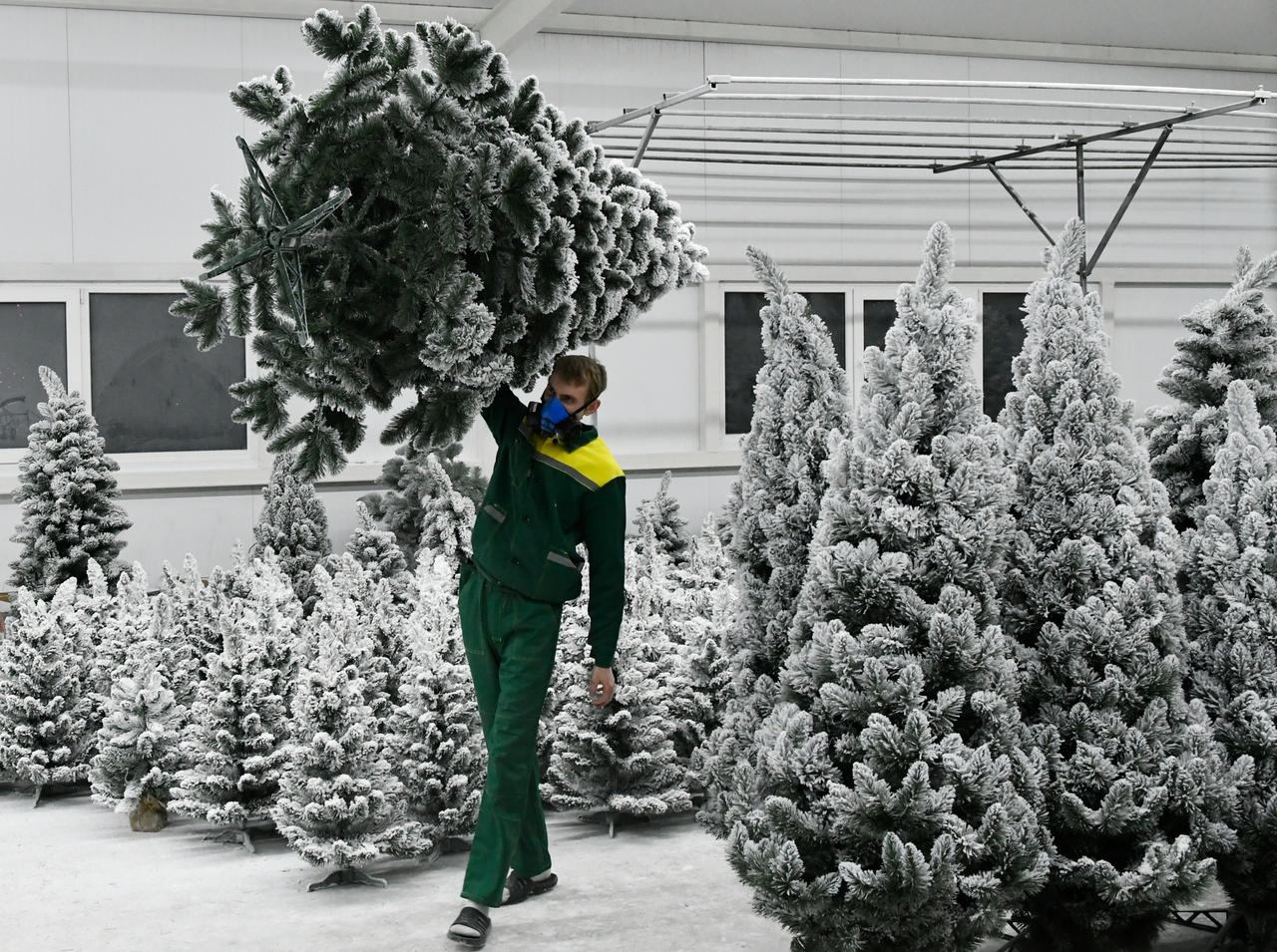 Цена на искусственные ели в Москве за год выросла на 20 процентов
