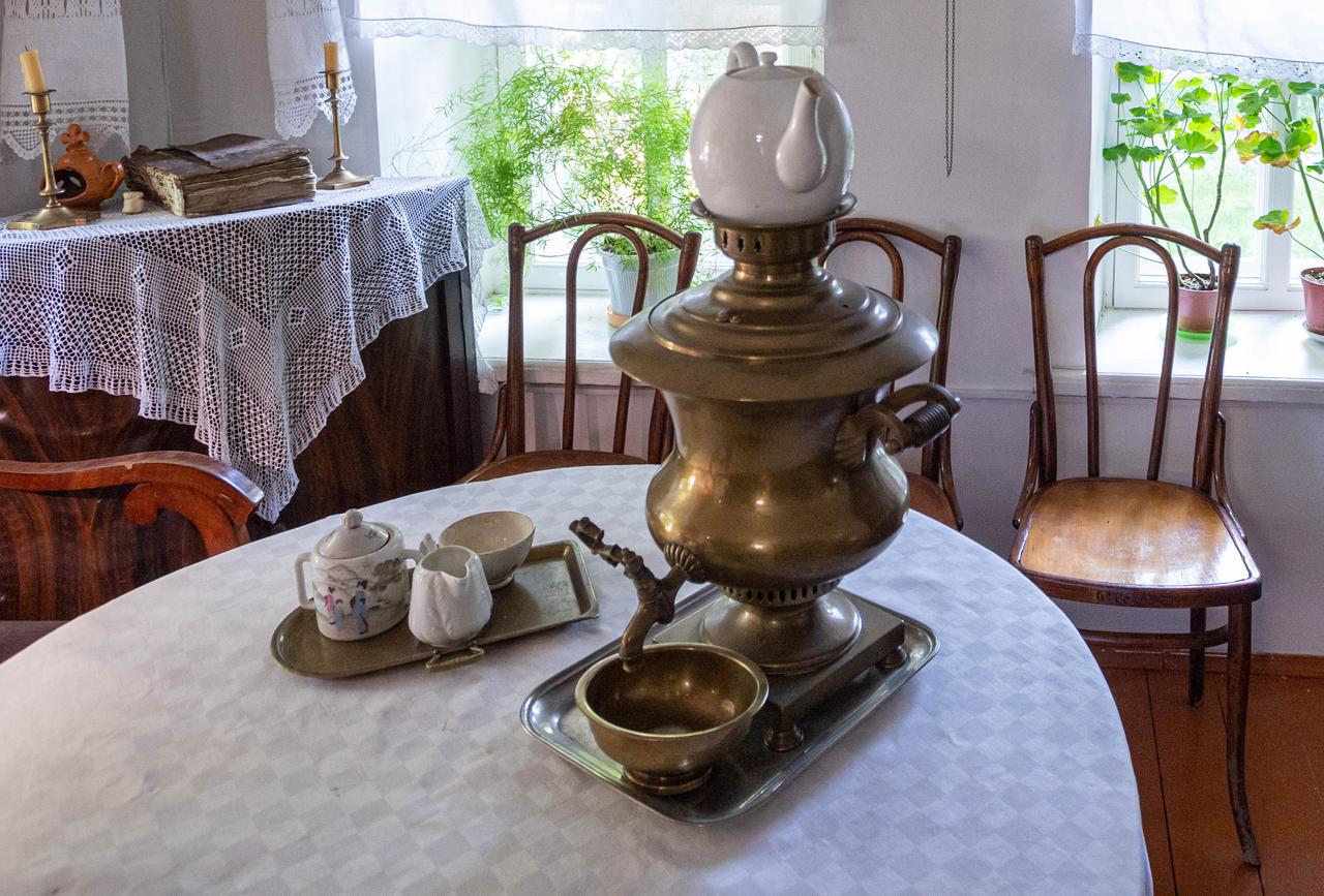 Ребенок в Москве захотел сделать родителям чай из самовара и отрубил себе палец