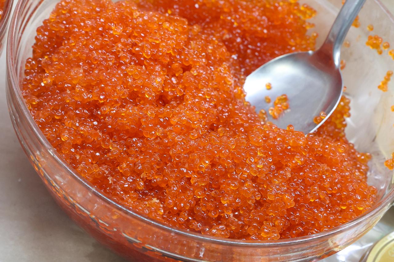 Москвичей предупредили о подорожании икры к Новому году до 13 тысяч рублей