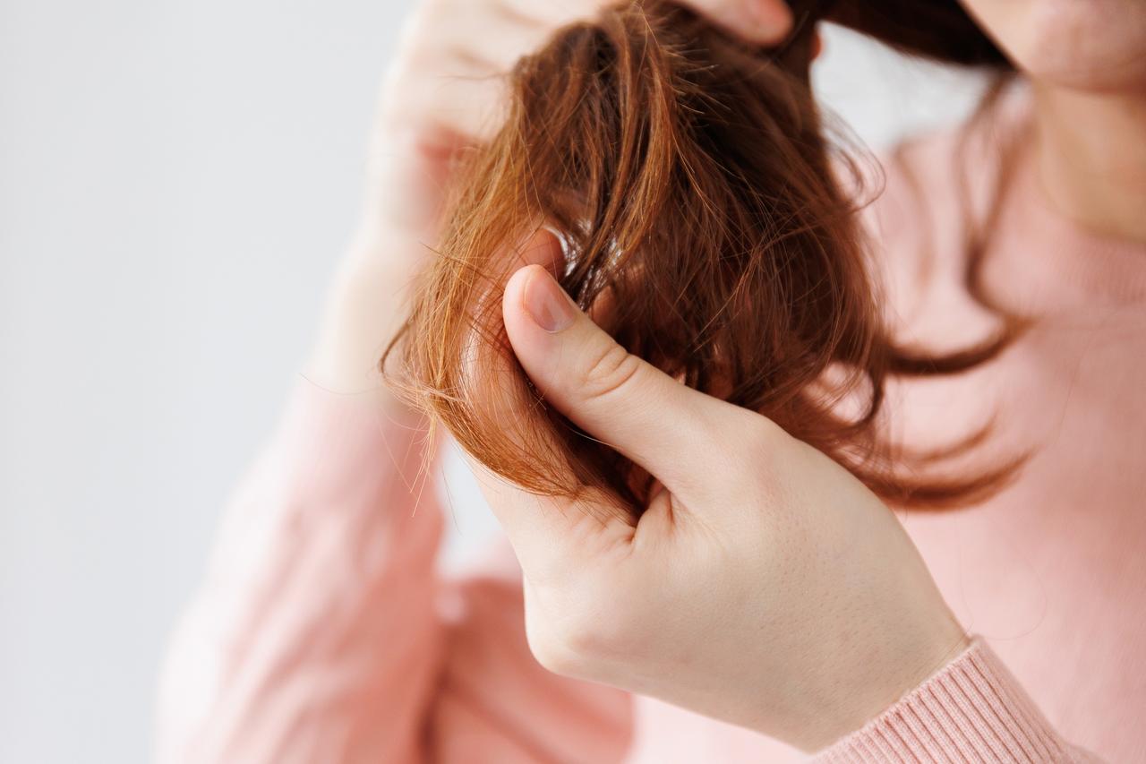 Парикмахер перечислил главные правила осеннего ухода за волосами