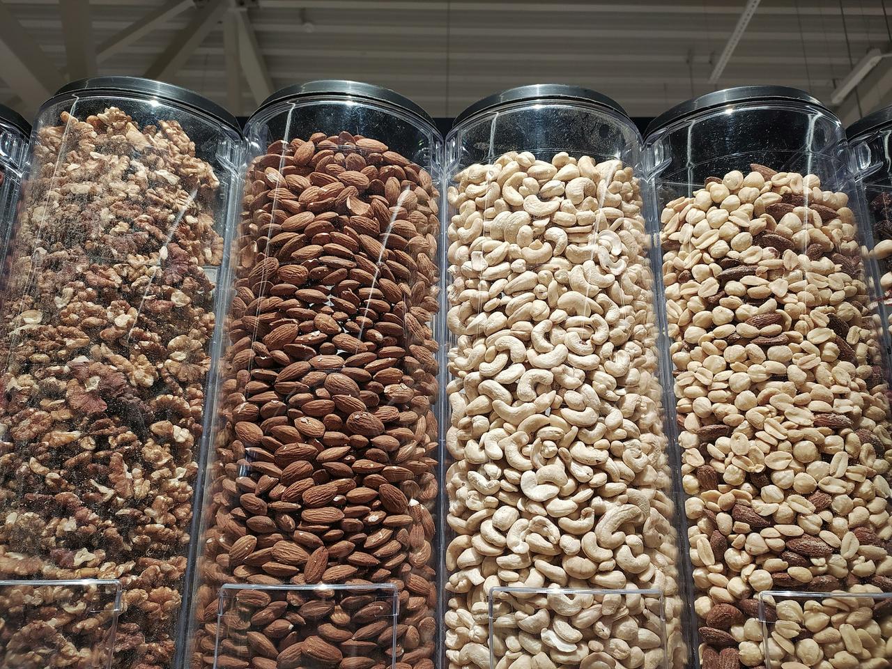 Названы сохраняющие здоровье и молодость продукты