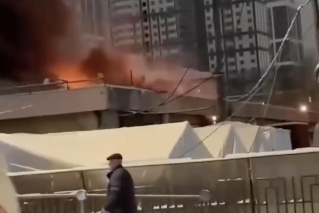 На одном из московских рынков вспыхнул пожар