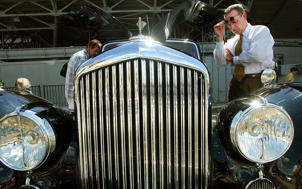 «Хобби всех богатых мужиков». Кто покупает старинные автомобили и почему один «Роллс-Ройс» может стоить несколько миллионов евро