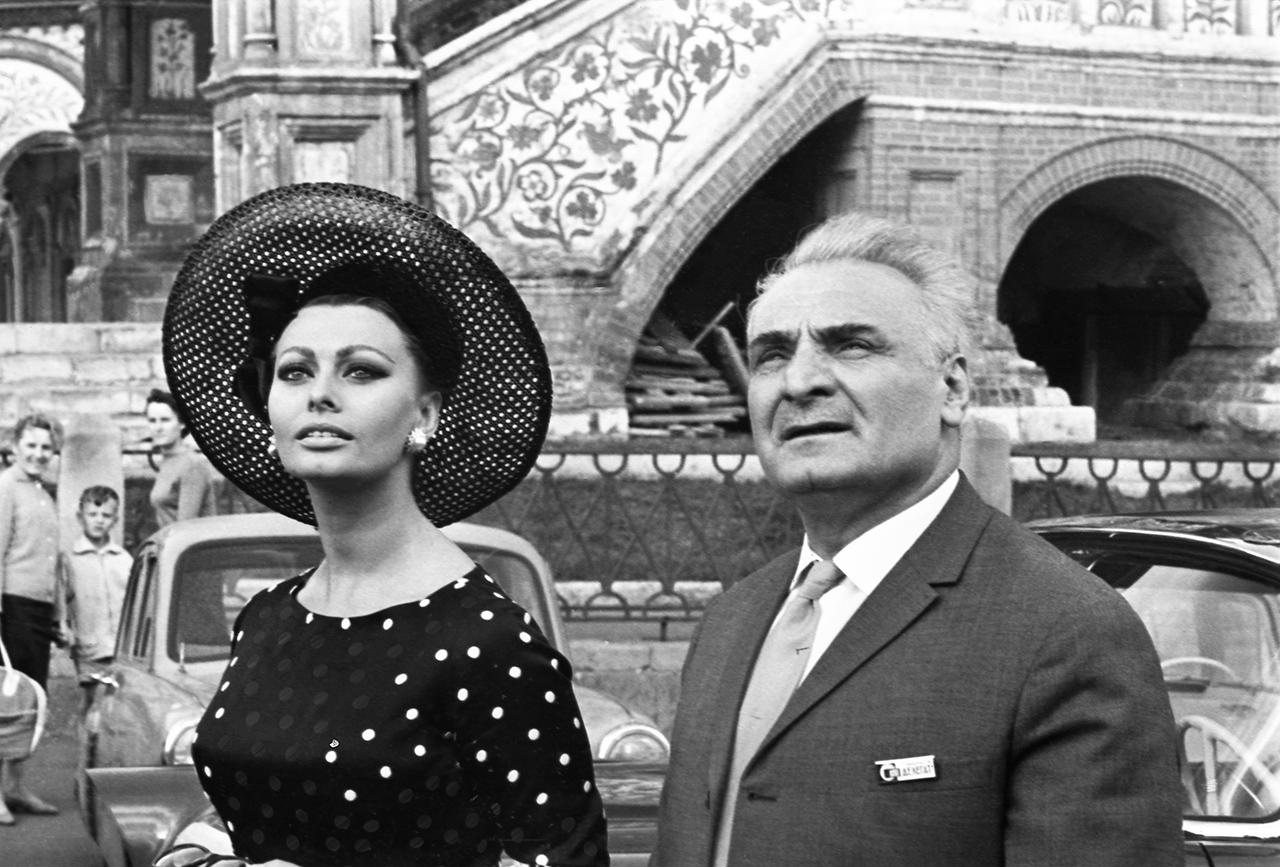 Игорь Кошельков. Итальянская актриса Софи Лорен и актер Серго Закариадзе. Москва.1965
