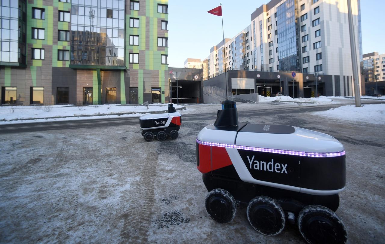 Неизвестные попытались взломать робота-курьера в Москве