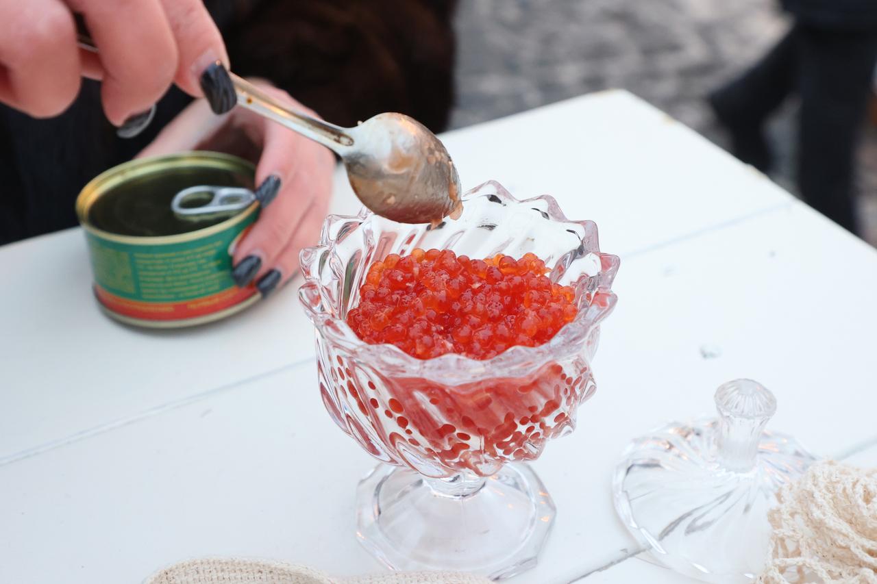 Россиянам рассказали о полезной версии бутерброда с икрой на новогоднем столе