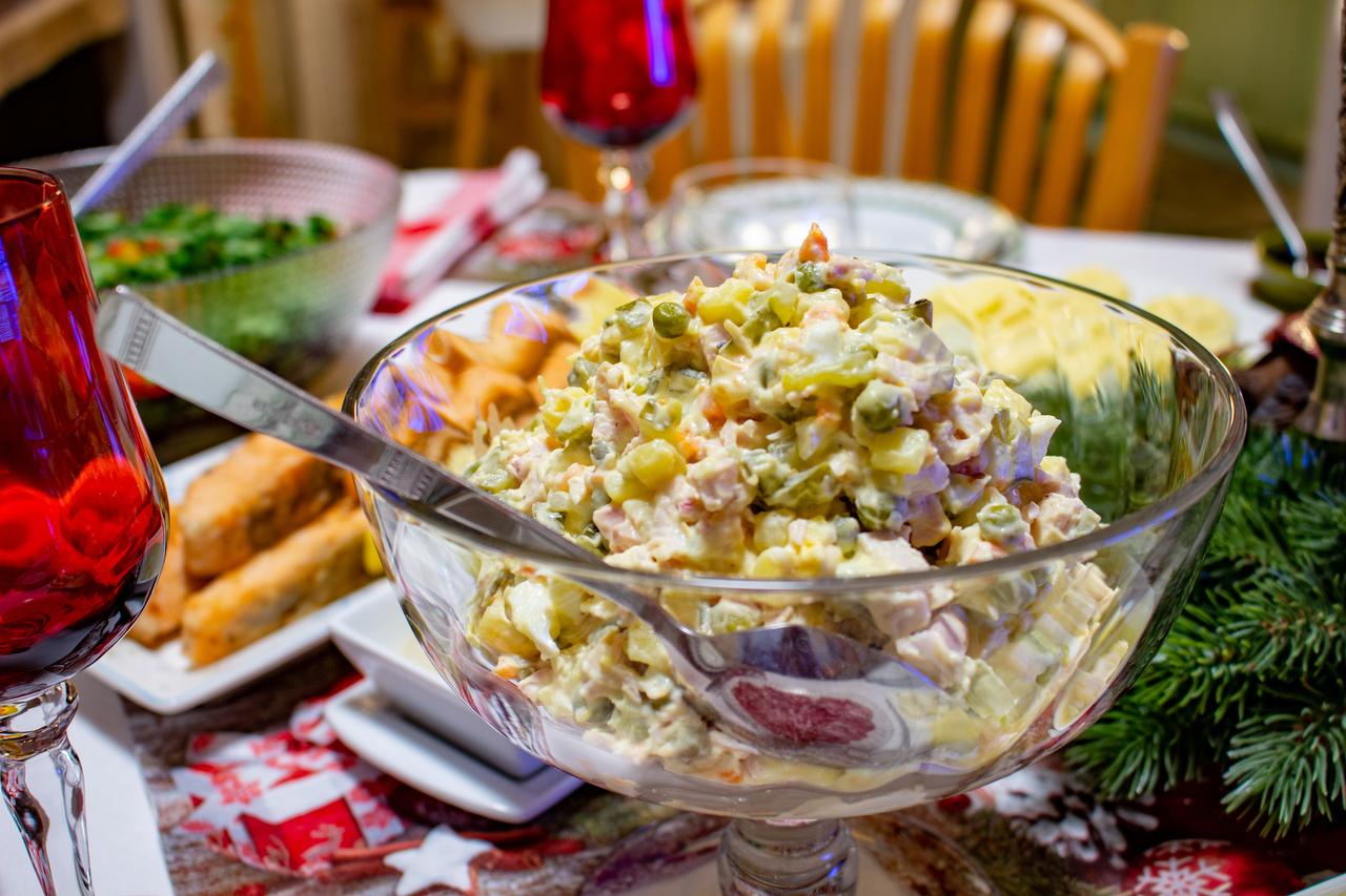 Врач дала рекомендации россиянам по правильному новогоднему столу