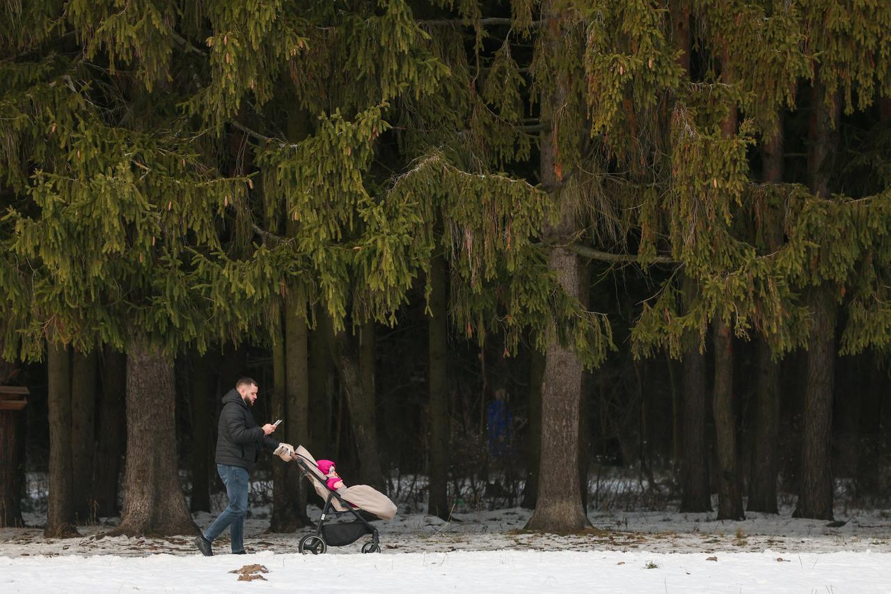 Москвичам рассказали о погоде в последние выходные этого года