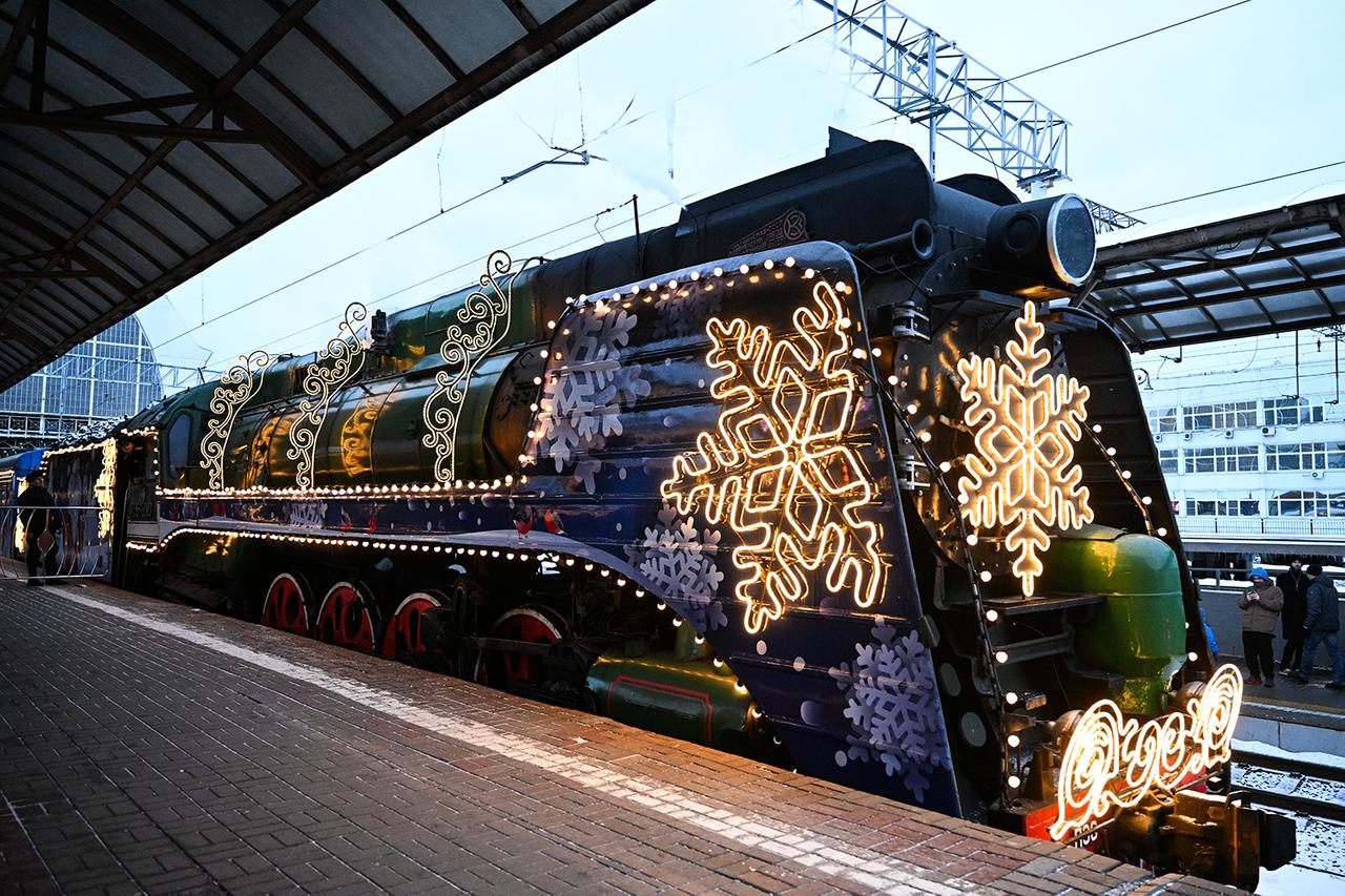 Поезд Деда Мороза из Великого Устюга прибыл в Москву