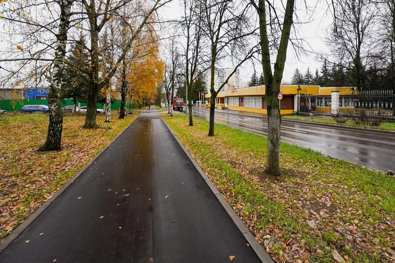 В Москве благоустроили территорию возле станции метро «Тютчевская»