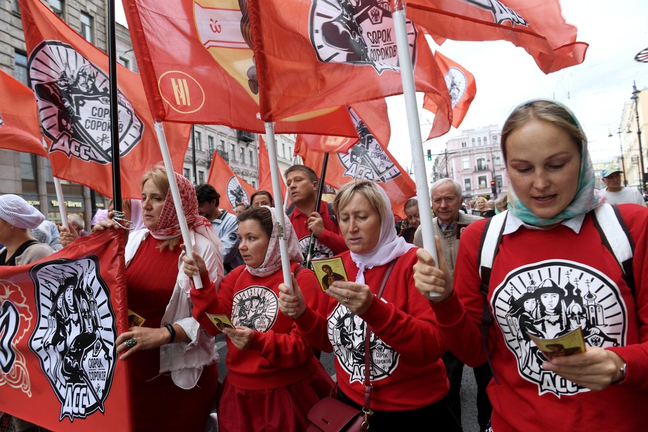 Православные активисты раскрыли истинную причину своего выступления против немытой целительницы. При чем тут дети?