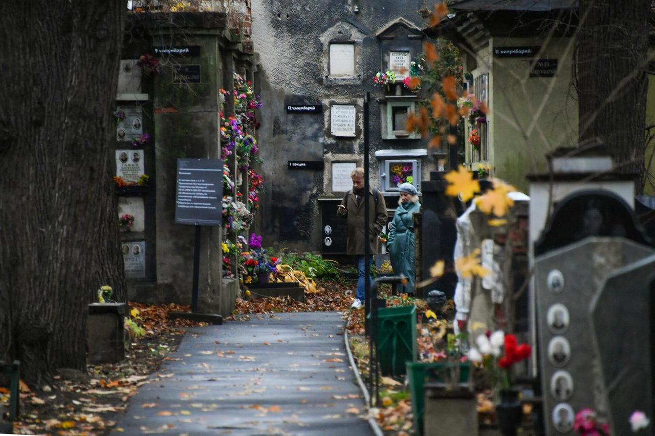 Колумбарий Донского кладбища собираются сносить. Как быть с прахом тех, чьих родственников не могут найти?