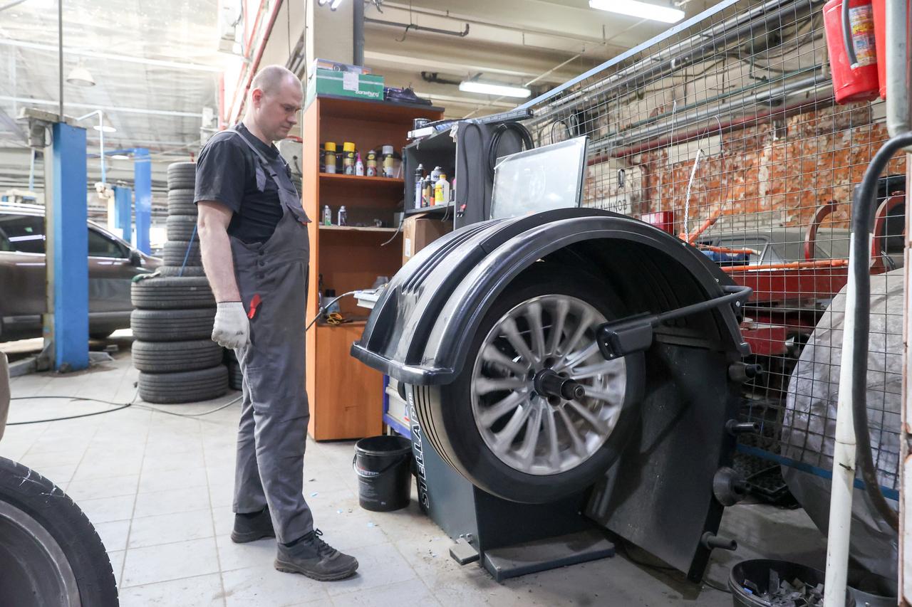 Московским автомобилистам дали совет по смене резины