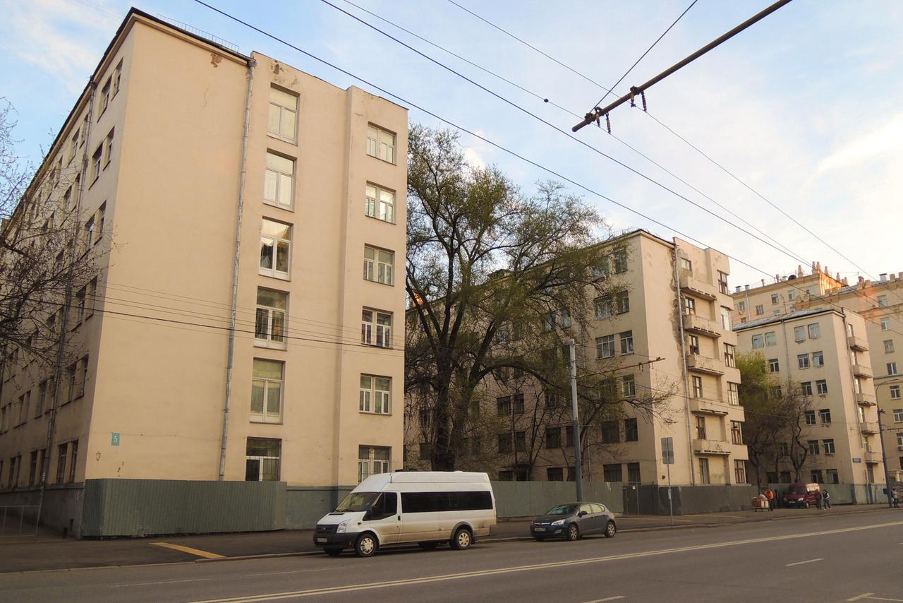 «Хоро-о-шую конюшню для комиссаров построили!» Дом, в котором жил Юрий Гагарин, могут снести