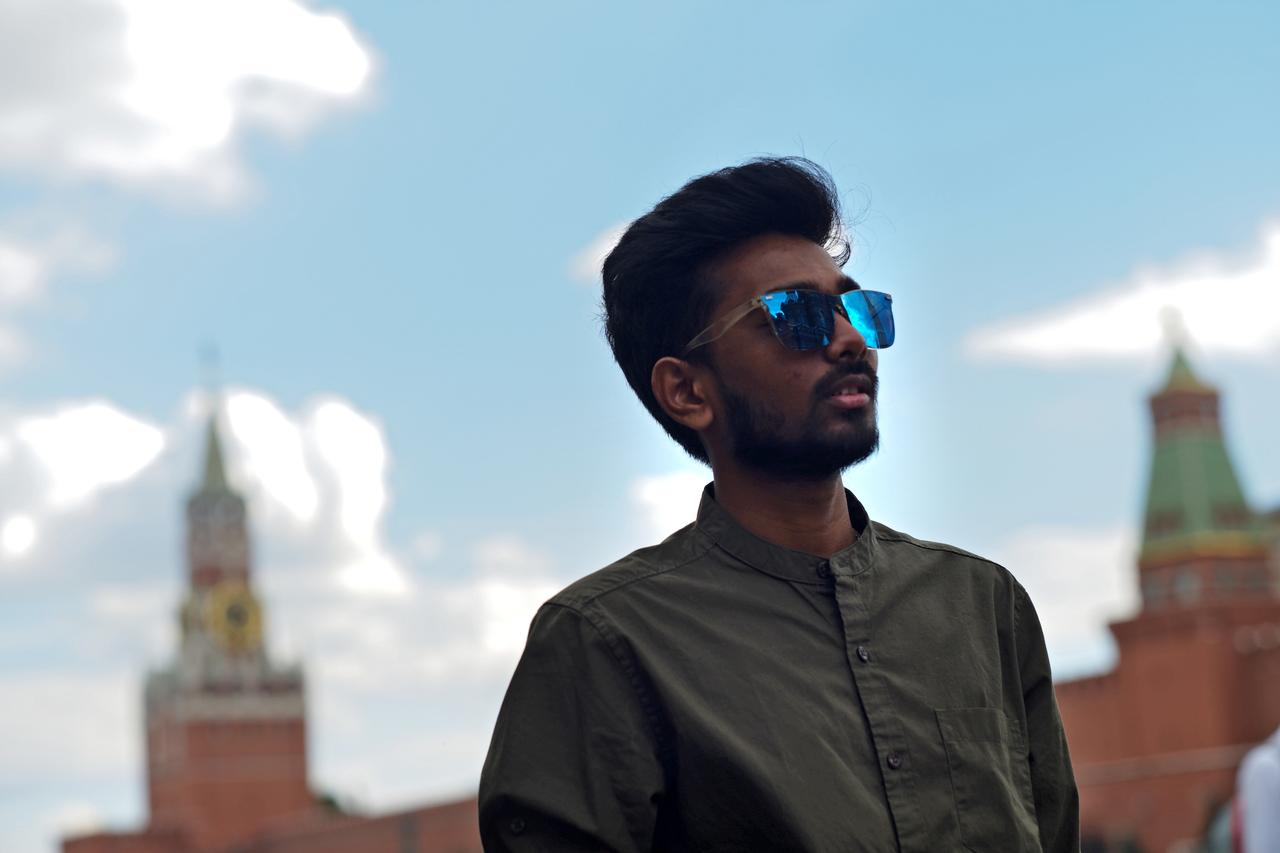 В «Пятерочку» и «Перекресток» начали массово принимать на работу индусов