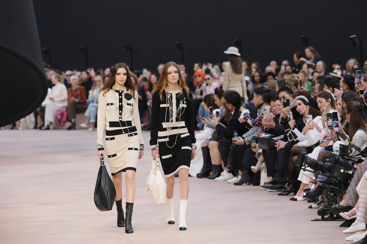 Владислав Лисовец раскрыл один из главных модных трендов. Пора вспомнить про юбки до колен