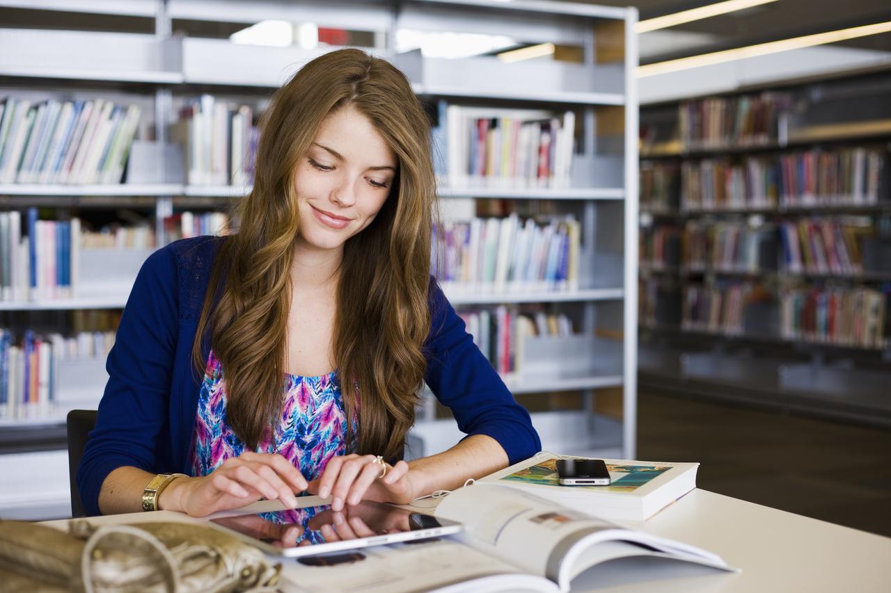 Библиотеки снова стали популярными. Там можно поработать в тишине