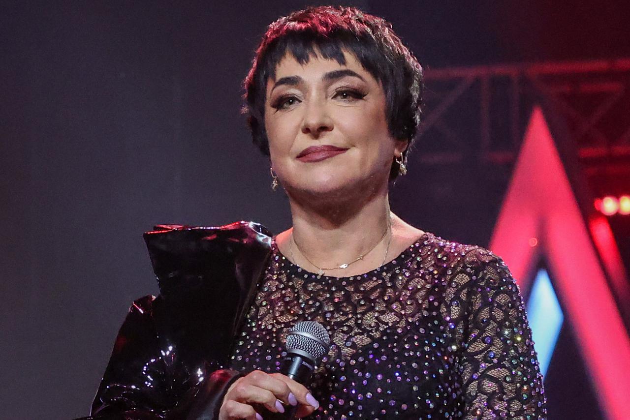 «Очень на блевотину похоже, но с листами свежей петрушки». Лолита Милявская снова наехала на «Жилищник» Басманного района