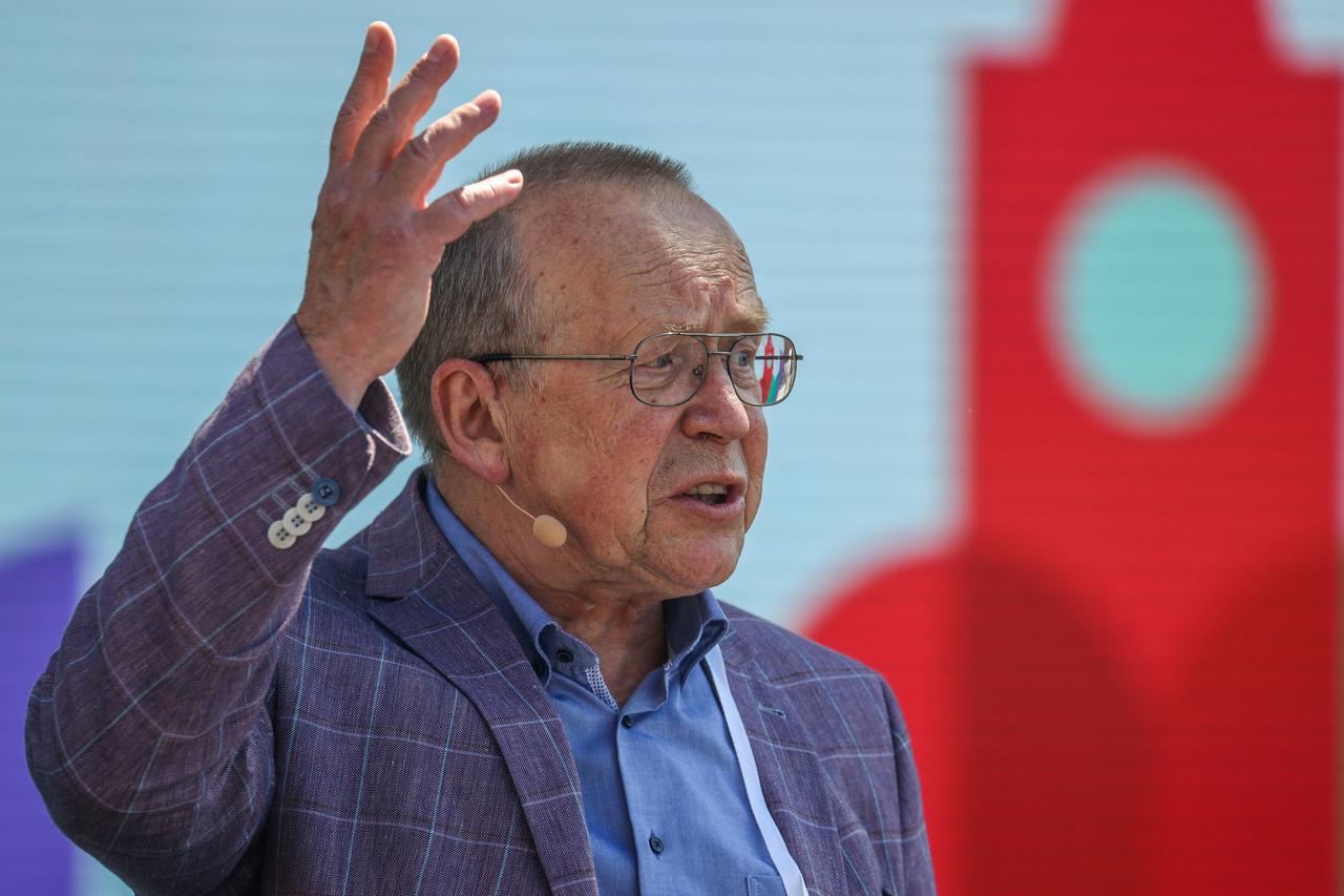 «Лично бы расстрелял Николая II!» Известный телеведущий признался желании совершить казнь последнего российского царя