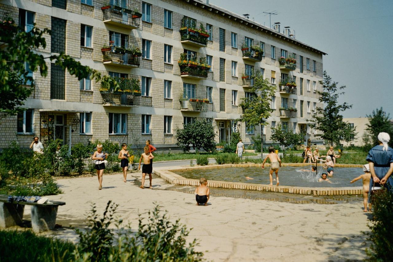 «Тогда деньги были — машин не было». Москвичи вспомнили сложности при покупке автомобилей во времена СССР