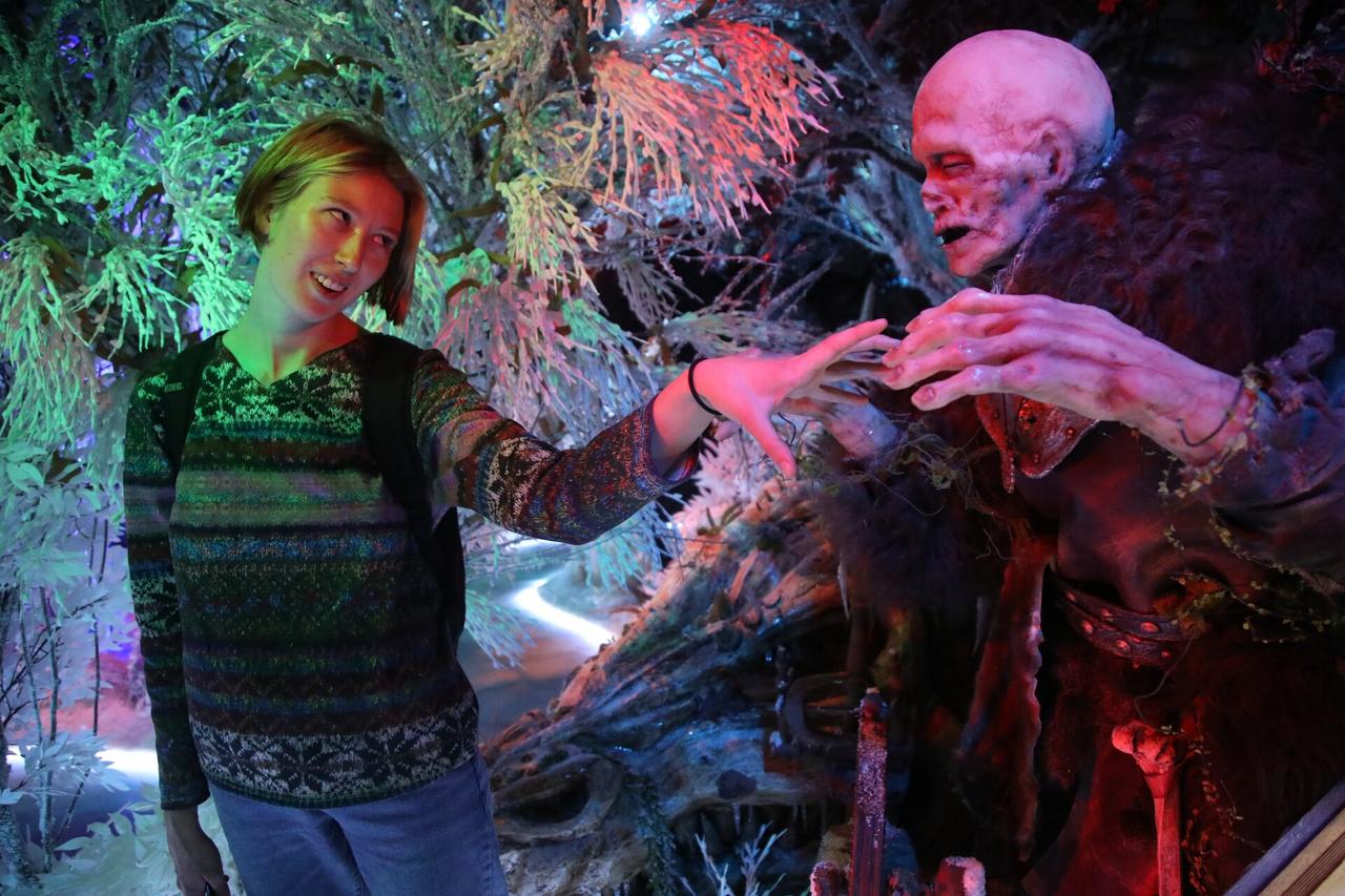 Детям москвичей предложили посмотреть на женщину в гробу, троллей и ящеров. В столице открылся оригинальный музей