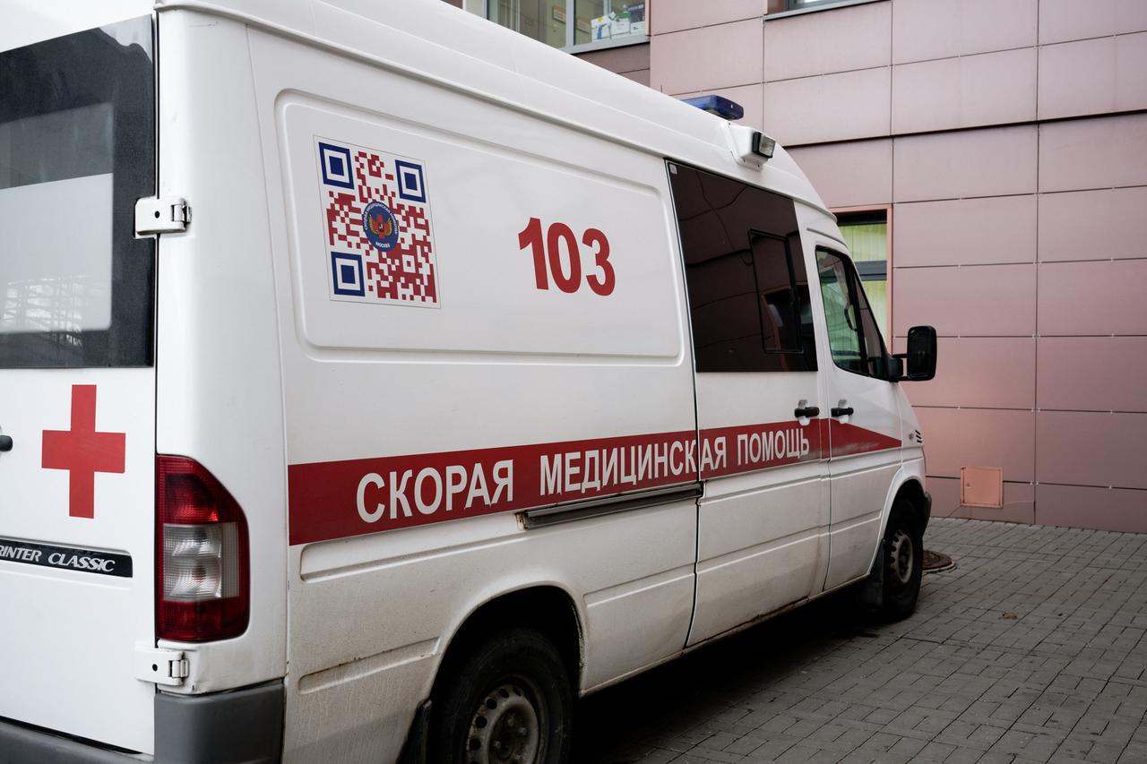 Подростка жестоко избили из-за внешнего вида в московской школе