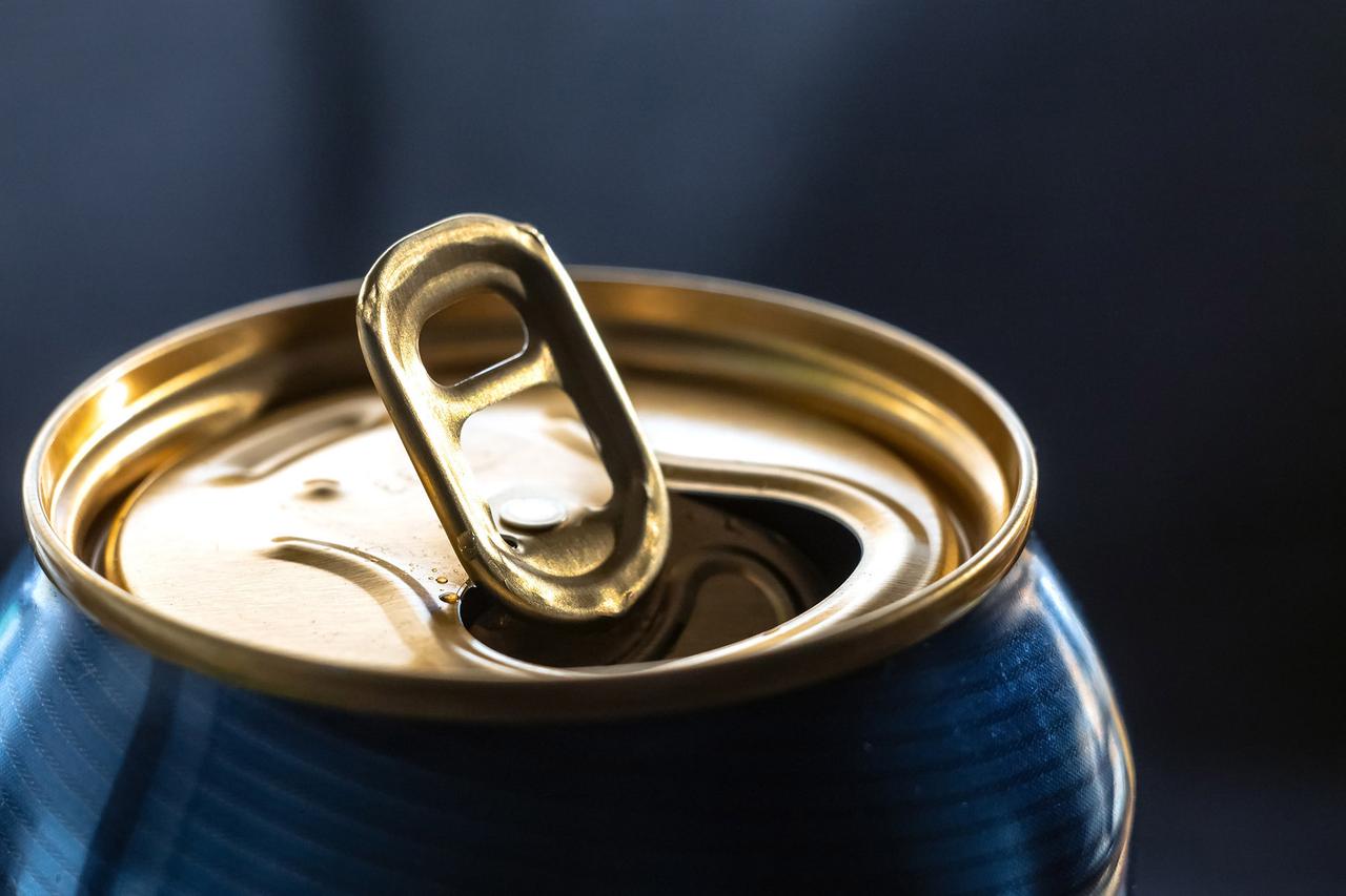 Банки пива в магазинах станут меньше. Но их цена меньше из-за этого не станет