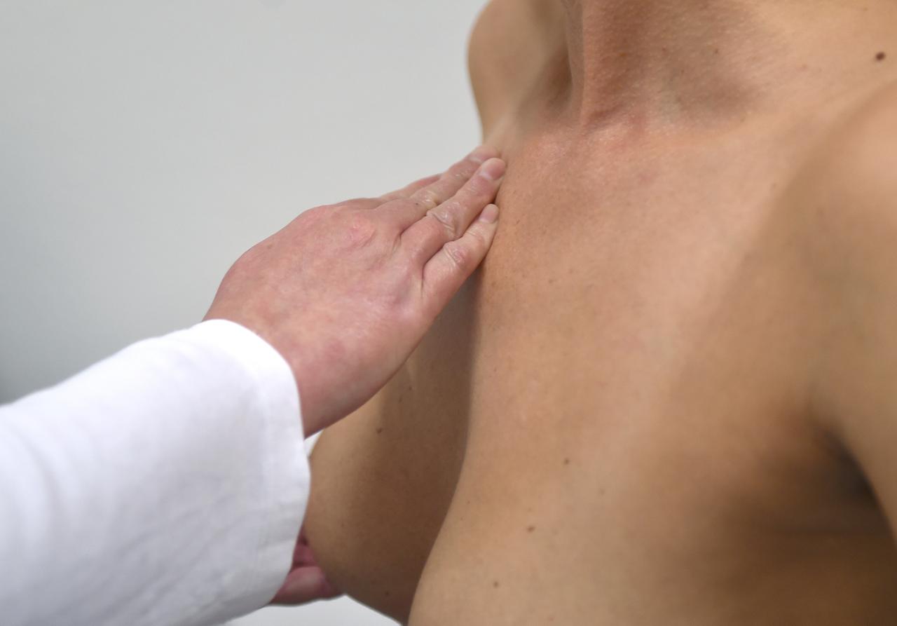 Врач перечислил шесть опасных симптомов, указывающих на рак груди. Их необходимо знать!