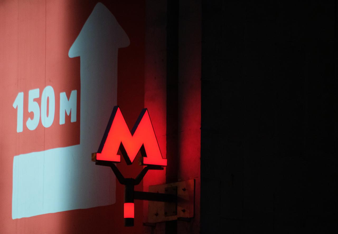 Москвичей смутили надписи в метро. Они обвинили сотрудников метрополитена в безграмотности