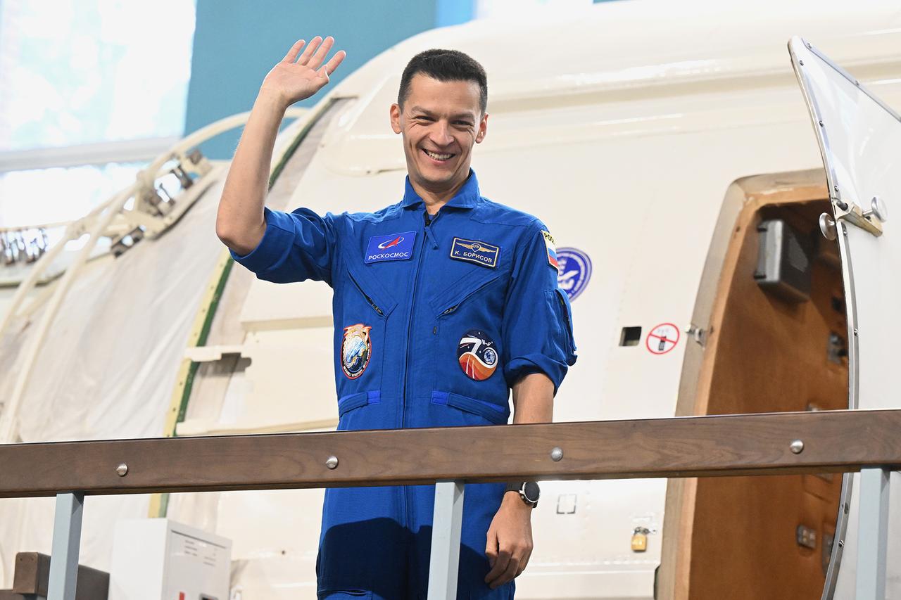 «Спать нужно чутко, чтобы сразу проснуться». Космонавт рассказал о первой самостоятельной смене в ЦУПе