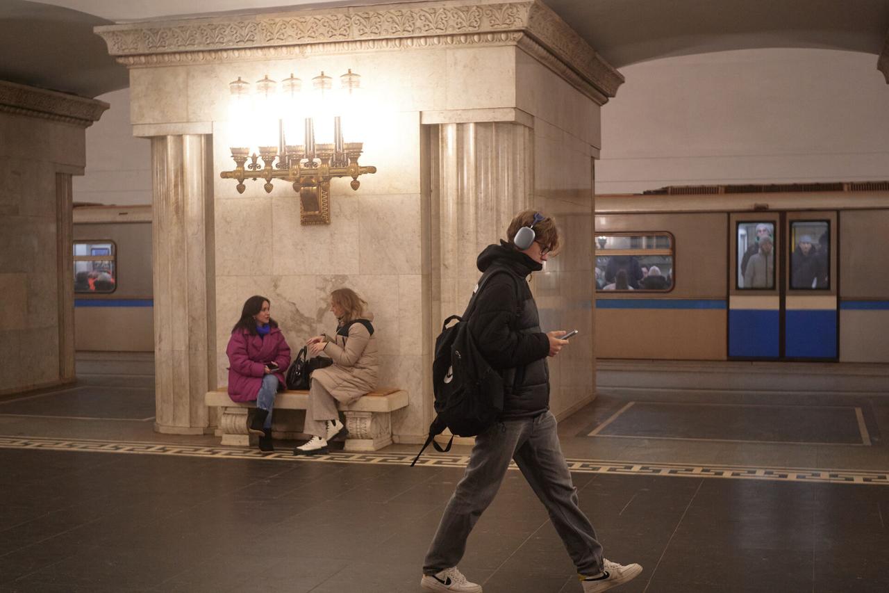 Москвичей предупредили об ограничении работы ряда станций метро