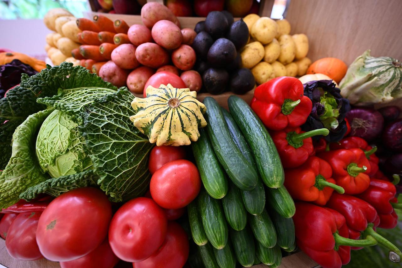 Подналечь на четыре главных продукта!  Роспотребнадзор назвал обязательную еду мая