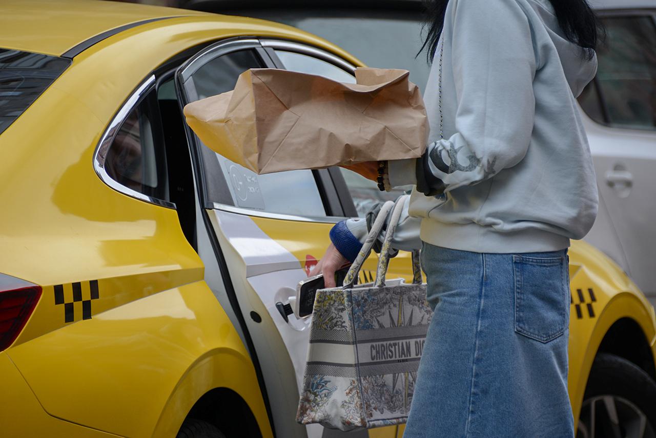 Подмосковным таксистам пригрозили штрафам. Московским — приготовиться!