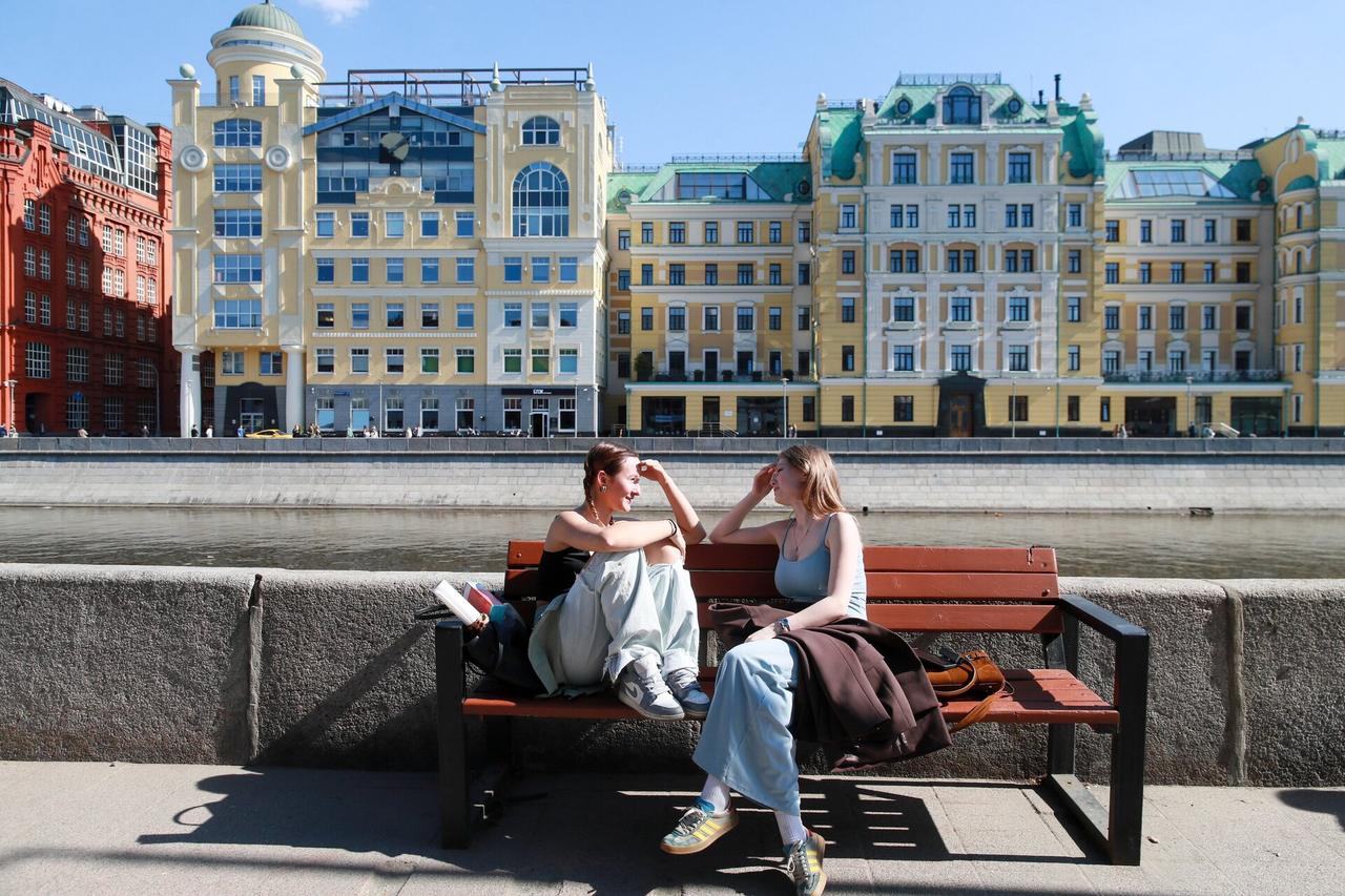 Москвичам пообещали летнюю погоду на выходных