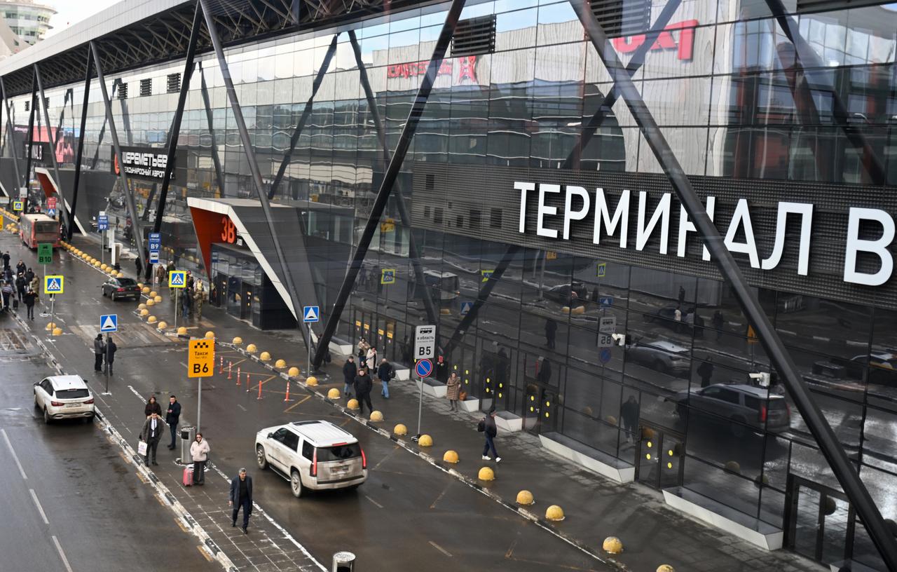 В Шереметьево могут вырасти очереди: сотрудники службы безопасности массово увольняются из аэропорта